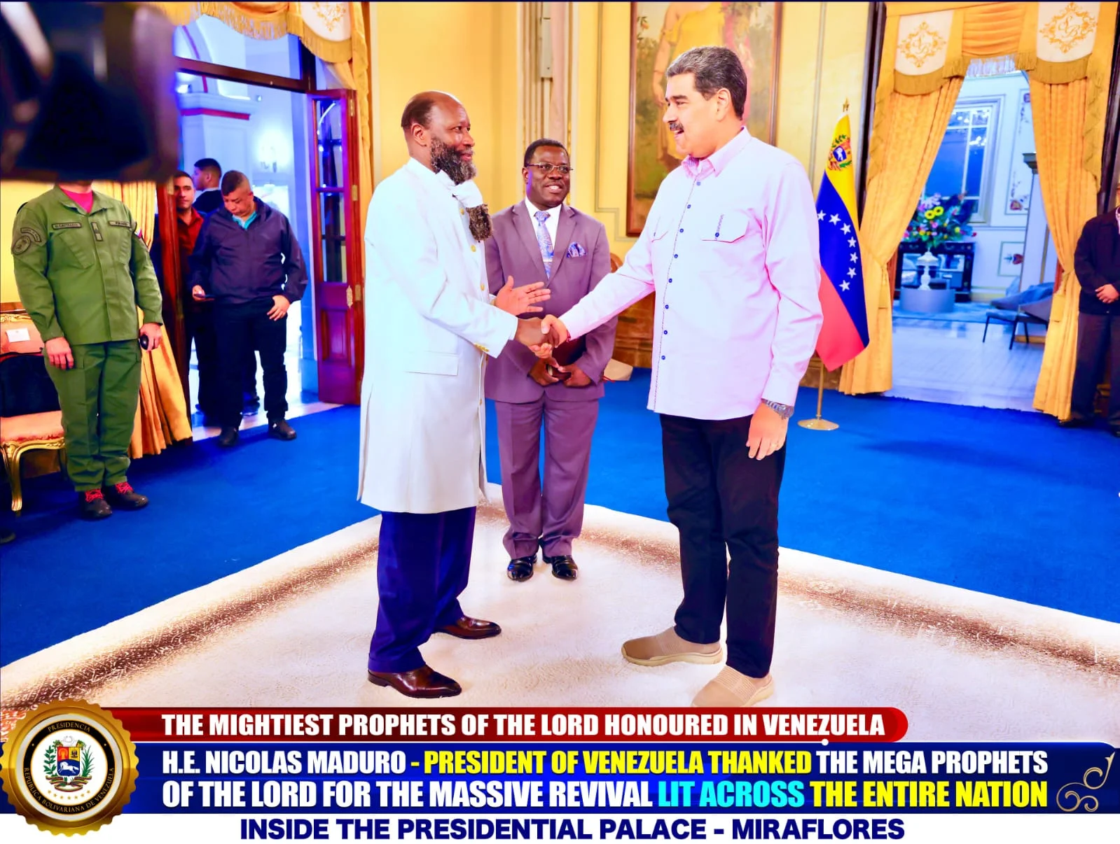 President Nicolás Maduro and the Prophet shaking hands beside the flag of Venezuela at Miraflores.